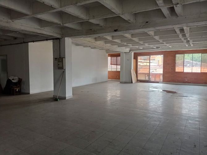 Bodega en arriendo en Cristo Rey, Medellín, 400 m² · foto 6 de 20