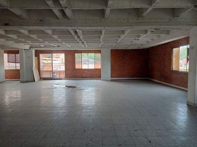 Bodega en arriendo en Cristo Rey, Medellín, 400 m² · foto 8 de 20