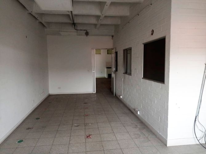 Bodega en arriendo en Cristo Rey, Medellín, 400 m² · foto 10 de 20