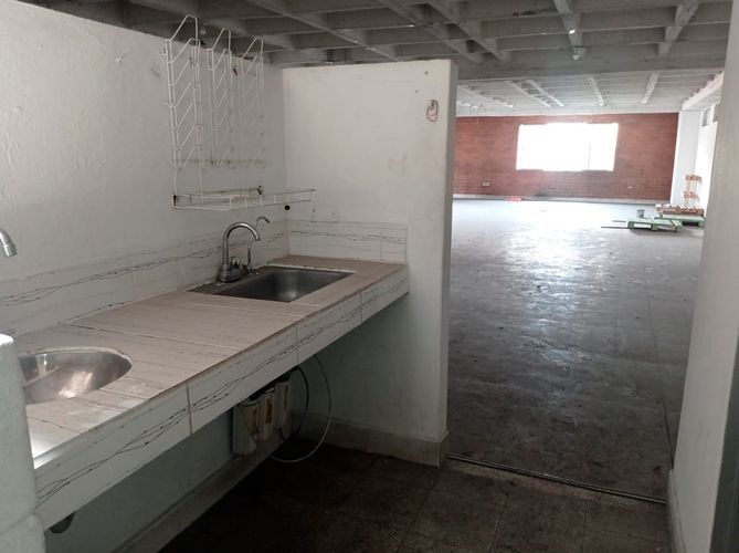 Bodega en arriendo en Cristo Rey, Medellín, 400 m² · foto 19 de 20