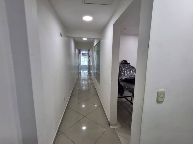 Local en arriendo en La Gloria, Medellín, 200 m² · foto 2 de 16