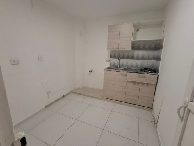 Local en arriendo en La Gloria, Medellín, 200 m² · foto 4 de 16