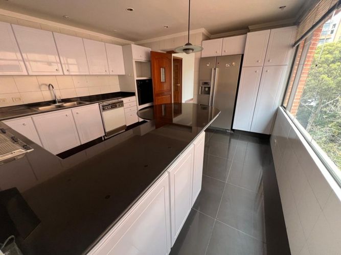 Apartamento de 4 alcobas en venta en La Cabrera, Bogotá, 325 m² · foto 5 de 24