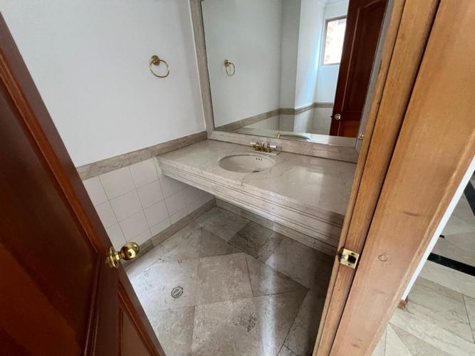 Apartamento de 4 alcobas en venta en La Cabrera, Bogotá, 325 m² · foto 13 de 24