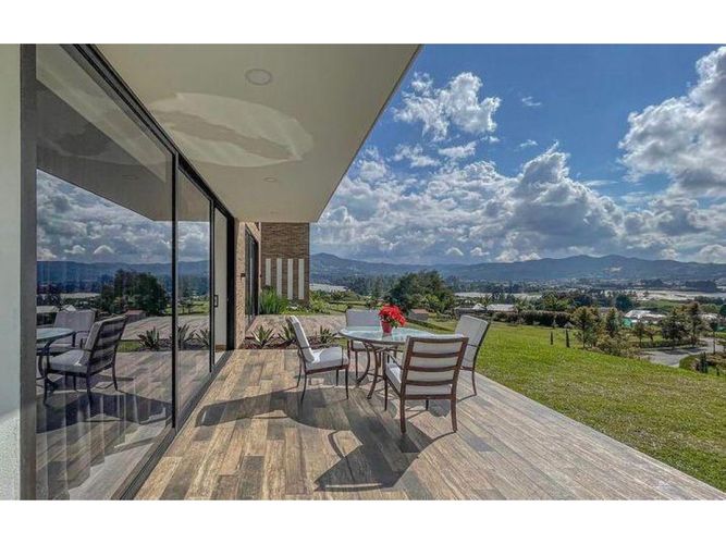 Casa de 6 alcobas en venta en Llano Grande, Rionegro · foto 13 de 24