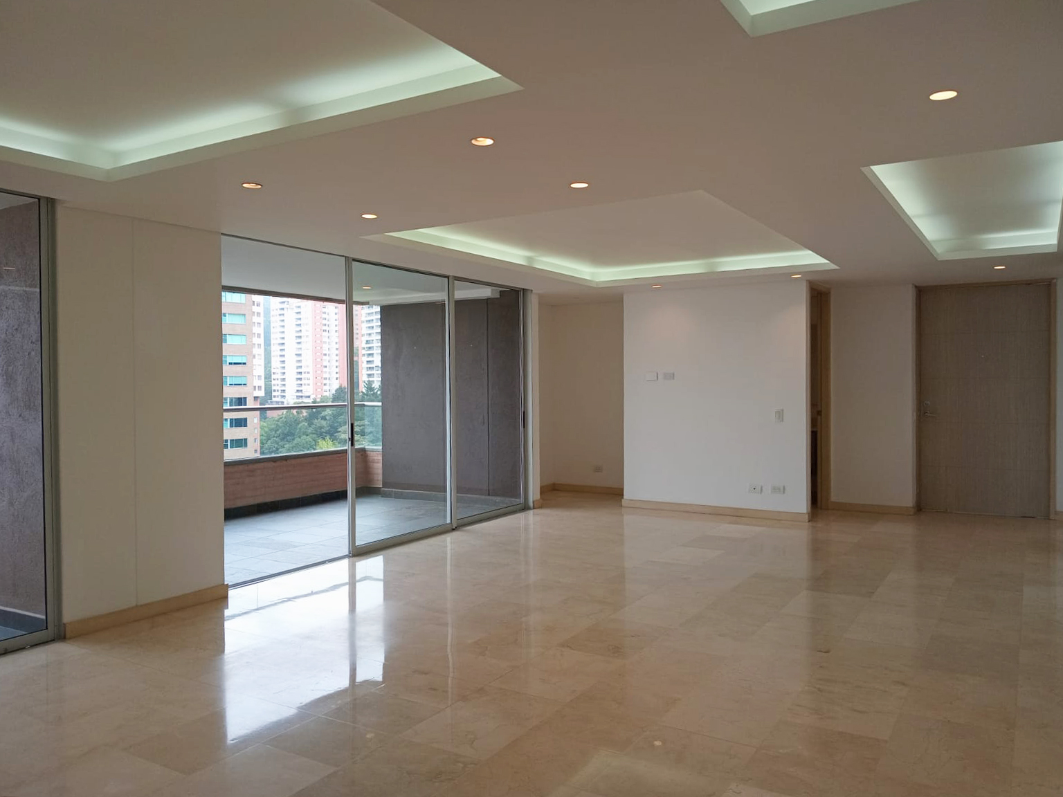Apartamento en arriendo en El Poblado, Medellín · foto 2 de 20