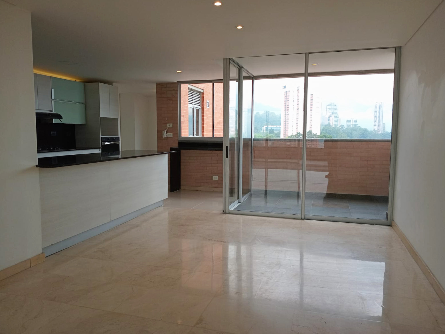 Apartamento en arriendo en El Poblado, Medellín · foto 3 de 20