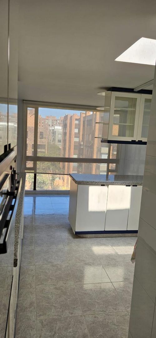 Apartamento de 3 alcobas en venta en La Carolina, Bogotá, 217 m² · foto 5 de 23