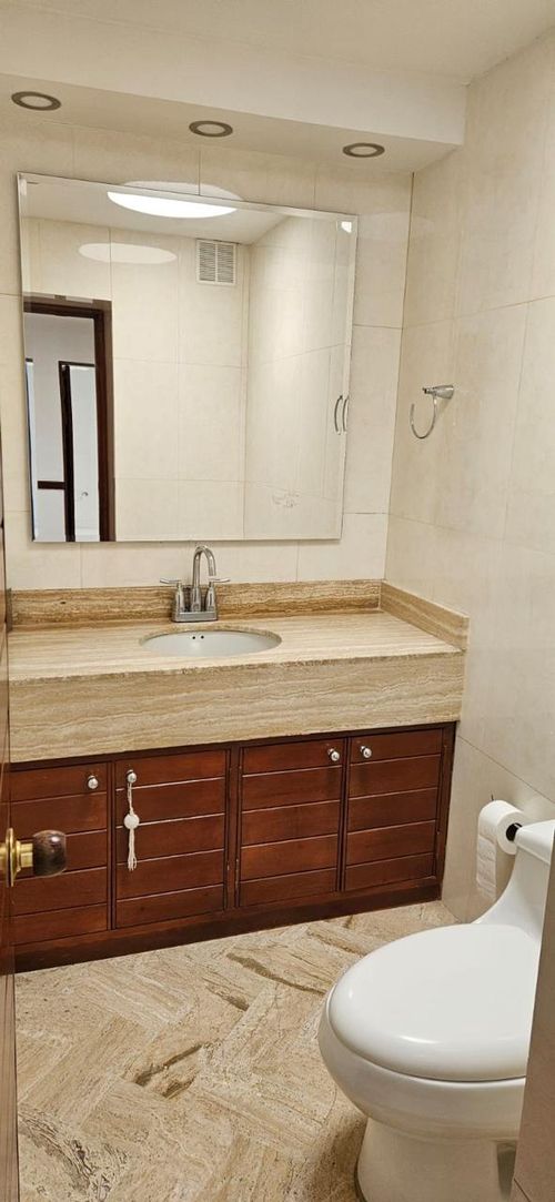 Apartamento de 3 alcobas en venta en La Carolina, Bogotá, 217 m² · foto 7 de 23