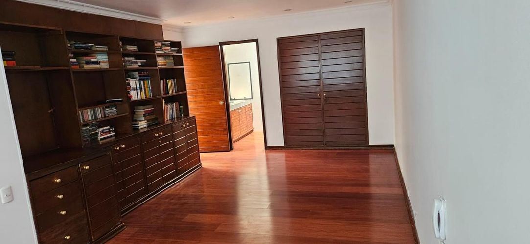 Apartamento de 3 alcobas en venta en La Carolina, Bogotá, 217 m² · foto 9 de 23