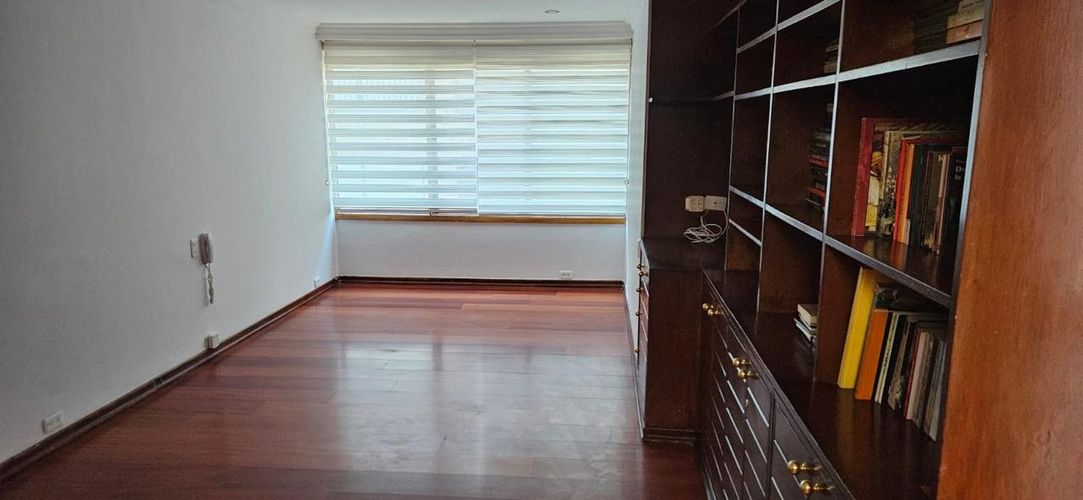 Apartamento de 3 alcobas en venta en La Carolina, Bogotá, 217 m² · foto 10 de 23
