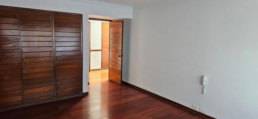 Apartamento de 3 alcobas en venta en La Carolina, Bogotá, 217 m² · foto 12 de 23