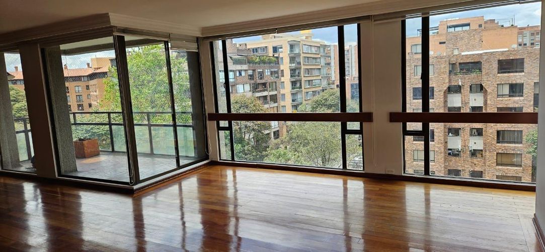 Apartamento de 3 alcobas en venta en La Carolina, Bogotá, 217 m² · foto 15 de 23