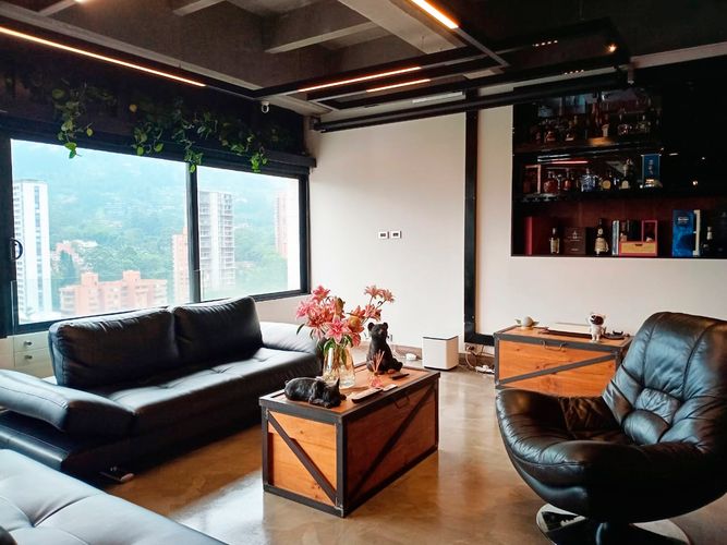 Apartamento de 2 alcobas en arriendo en El Poblado, Medellín, 190 m² · foto 2 de 18