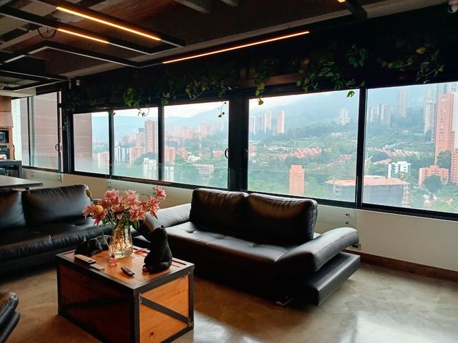 Apartamento de 2 alcobas en arriendo en El Poblado, Medellín, 190 m² · foto 3 de 18