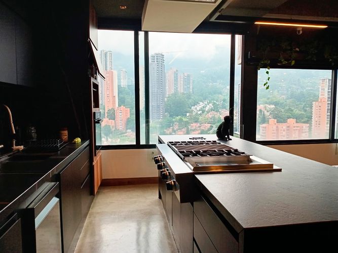 Apartamento de 2 alcobas en arriendo en El Poblado, Medellín, 190 m² · foto 10 de 18