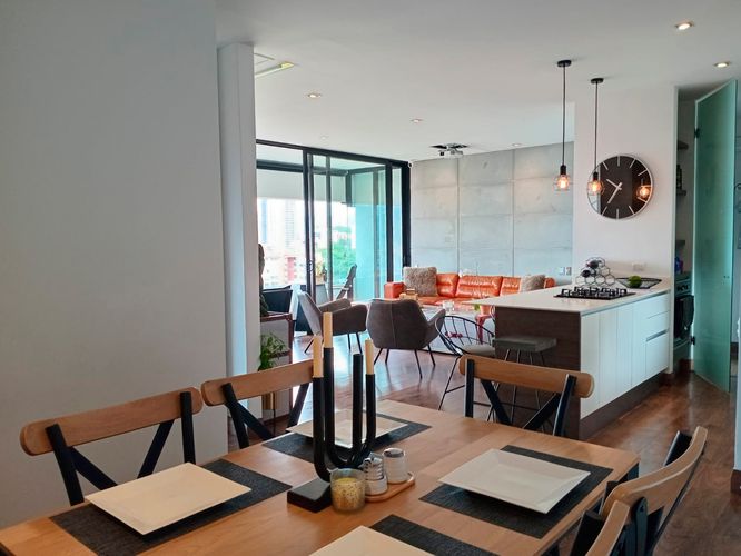Apartamento de 2 alcobas en arriendo en El Poblado, Medellín, 118 m² · foto 2 de 16