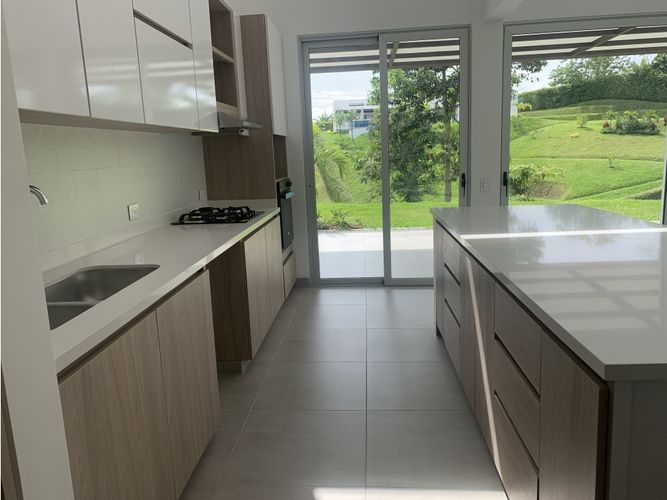 Casa de 3 alcobas en venta en Vía El Caimo, Armenia, 230 m² · foto 9 de 24