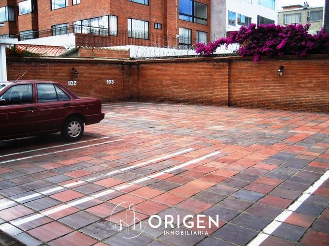 Casa de 5 alcobas en arriendo en Santa Barbara Occidental, Bogotá, 370 m² · foto 2 de 20