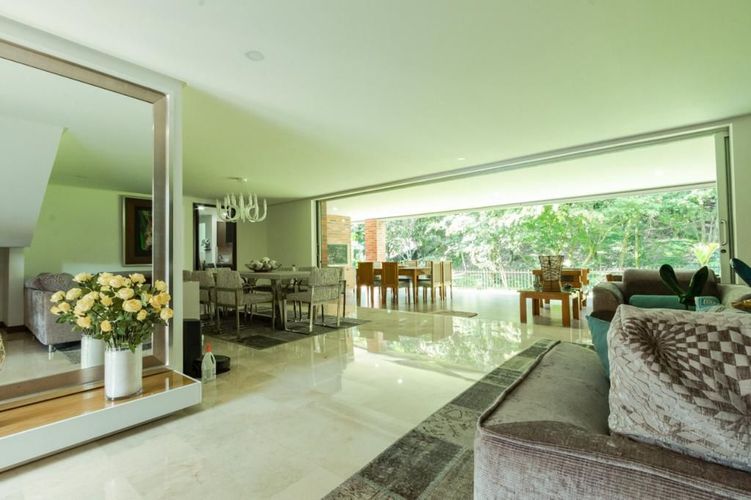 Casa en venta en Loma Benedictinos, Envigado · foto 2 de 10
