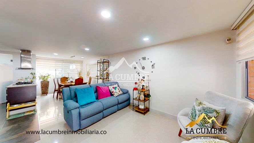 Casa de 3 alcobas en venta en Loma Del Esmeraldal, Envigado, 173 m² · foto 2 de 15