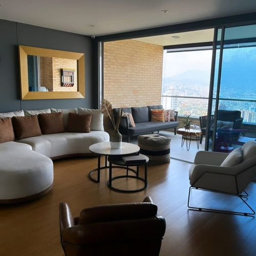 Apartamento de 3 alcobas en venta en Los Balsos, Medellín, 199 m² · foto 2 de 9
