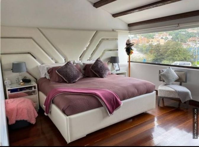Casa de 4 alcobas en venta en Niza, Bogotá, 394 m² · foto 4 de 8