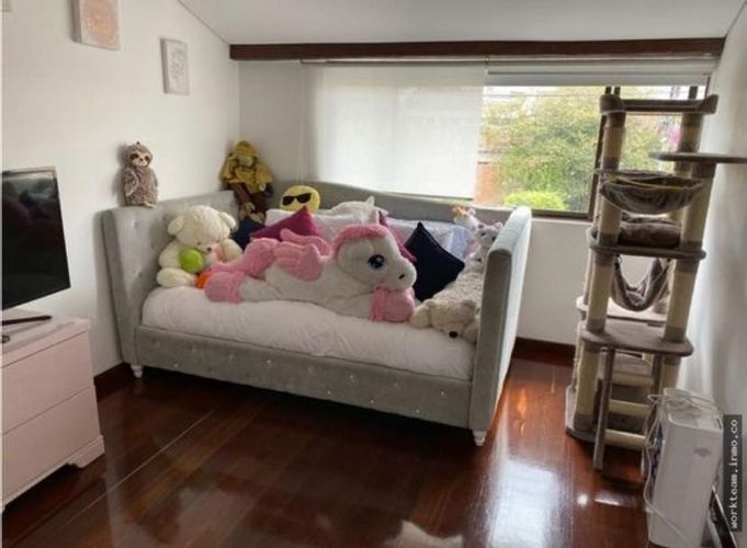 Casa de 4 alcobas en venta en Niza, Bogotá, 394 m² · foto 5 de 8