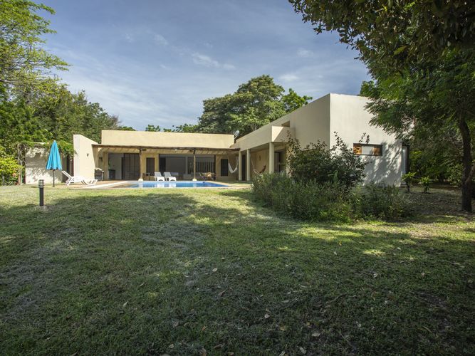 Casa de 3 alcobas en venta en Piamonte, Girardot, 400 m² · foto 2 de 24