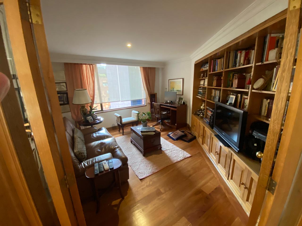 Apartamento en venta en Los Rosales, Bogotá · foto 3 de 21