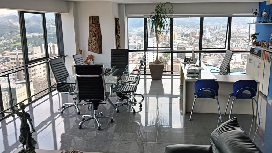 Oficina en venta en El Centro, Manizales, 254 m² · foto 2 de 24