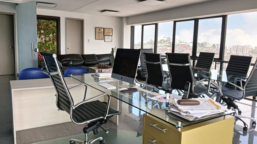 Oficina en venta en El Centro, Manizales, 254 m² · foto 8 de 24