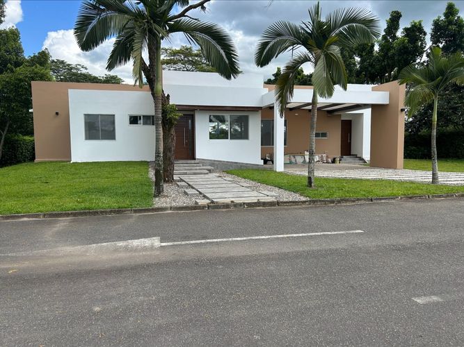 Casa de 5 alcobas en venta en Apiay, Villavicencio, 247 m² · foto 2 de 24