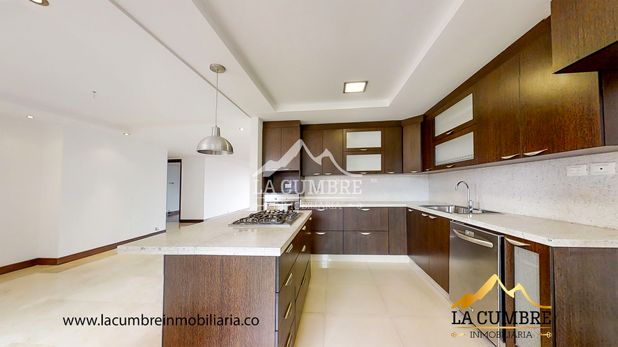 Apartamento de 3 alcobas en arriendo en El Tesoro, Medellín, 274 m² · foto 5 de 18
