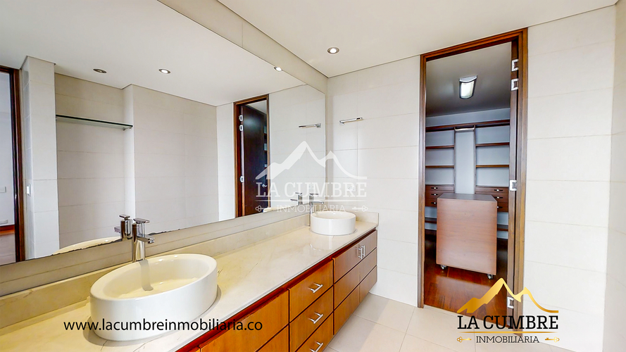 Apartamento de 3 alcobas en arriendo en El Tesoro, Medellín, 274 m² · foto 13 de 18