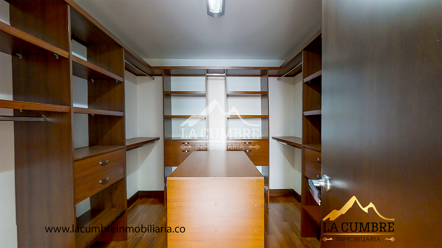 Apartamento de 3 alcobas en arriendo en El Tesoro, Medellín, 274 m² · foto 14 de 18