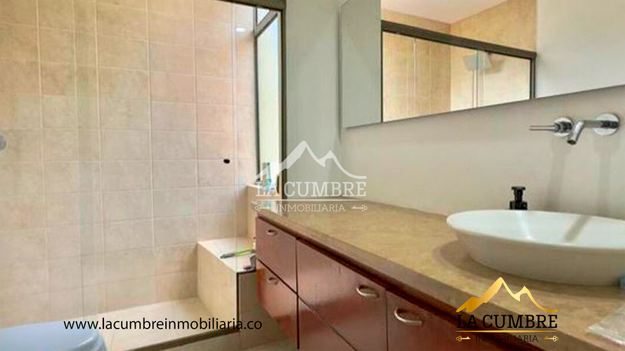 Casa de 3 alcobas en venta en San Lucas, Medellín, 200 m² · foto 12 de 16
