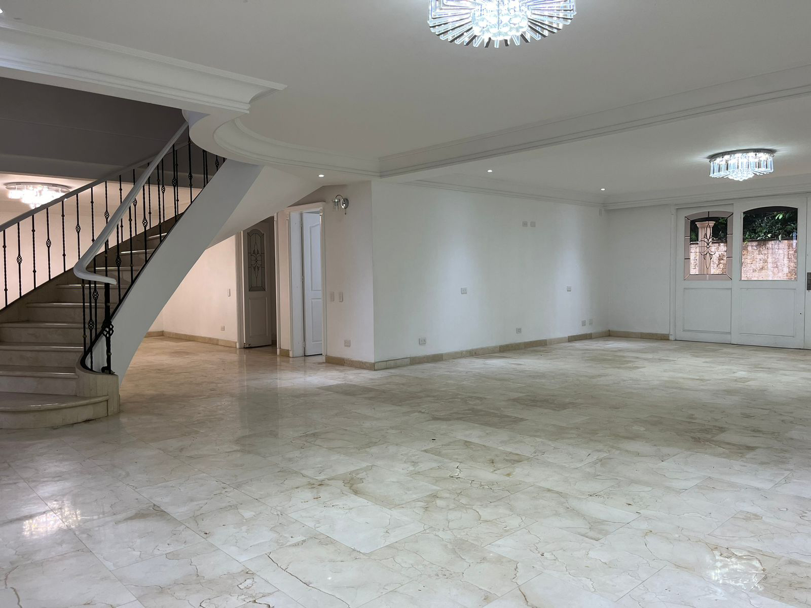 Casa en arriendo en El Poblado, Medellín · foto 3 de 20