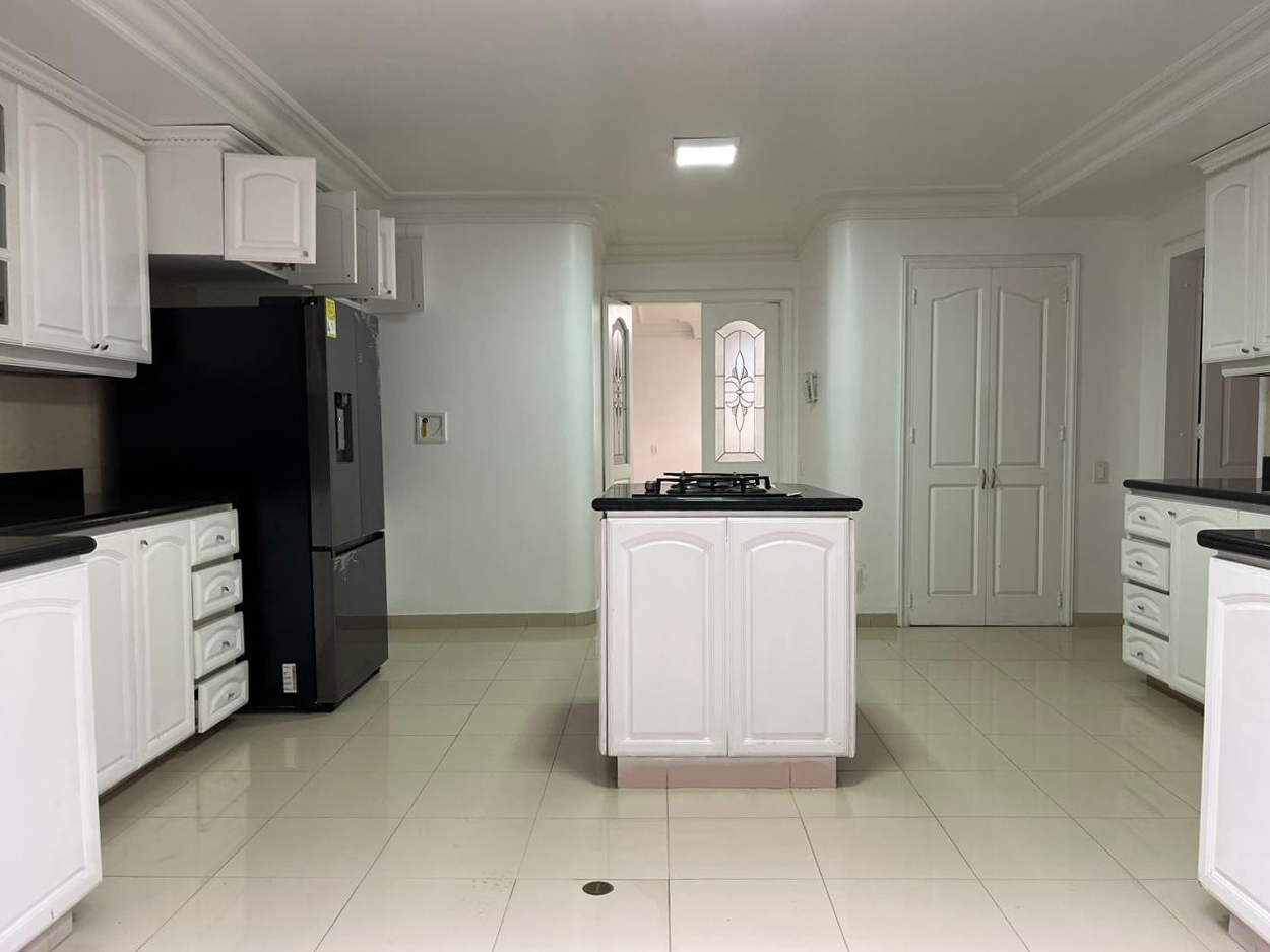Casa en arriendo en El Poblado, Medellín · foto 5 de 20