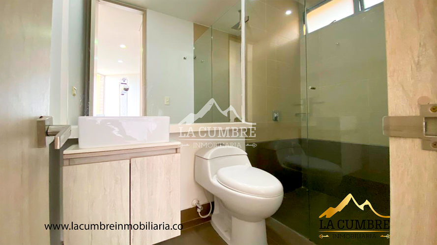 Apartamento de 3 alcobas en arriendo en Castropol, Medellín, 130 m² · foto 8 de 13