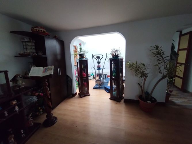 Casa de 4 alcobas en venta en Lago Gaitan, Bogotá, 251 m² · foto 6 de 16