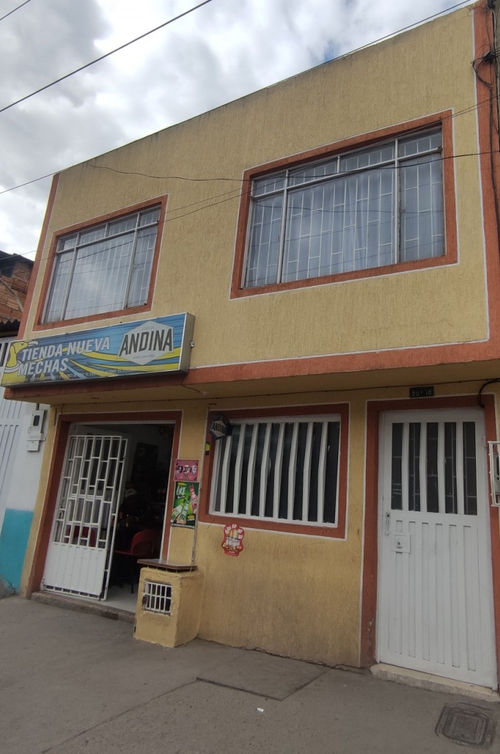 Casa de 5 alcobas en venta en Ub. Class, Bogotá, 160 m² · foto 2 de 21