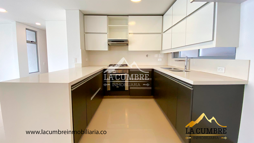 Apartamento de 2 alcobas en arriendo en Los Balsos, Medellín, 108 m² · foto 3 de 12