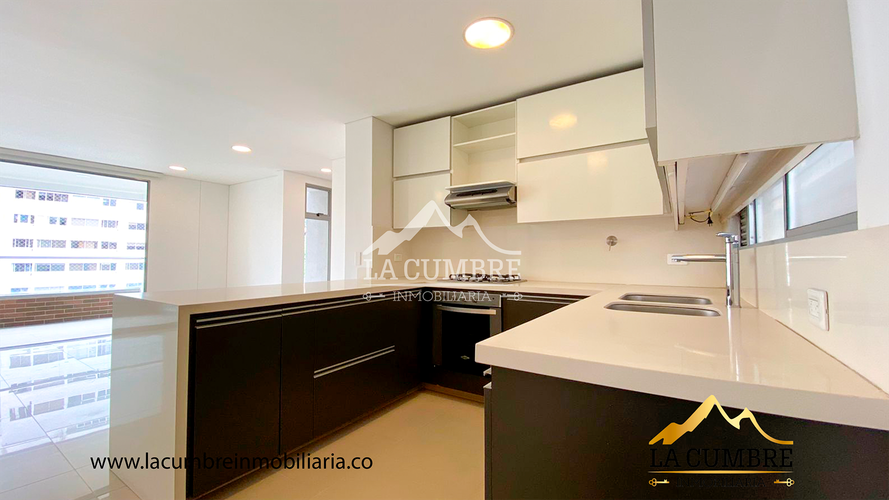 Apartamento de 2 alcobas en arriendo en Los Balsos, Medellín, 108 m² · foto 4 de 12