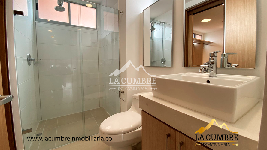 Apartamento de 2 alcobas en arriendo en Los Balsos, Medellín, 108 m² · foto 10 de 12