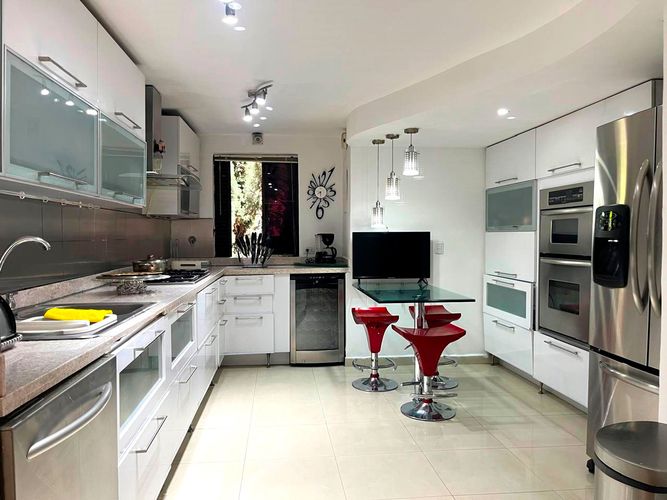 Casa de 4 alcobas en arriendo en El Poblado, Medellín, 400 m² · foto 5 de 18
