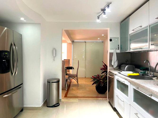 Casa de 4 alcobas en arriendo en El Poblado, Medellín, 400 m² · foto 8 de 18