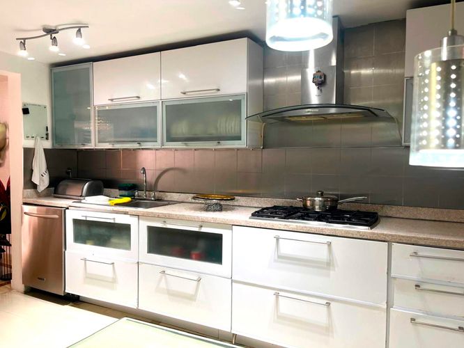 Casa de 4 alcobas en arriendo en El Poblado, Medellín, 400 m² · foto 9 de 18