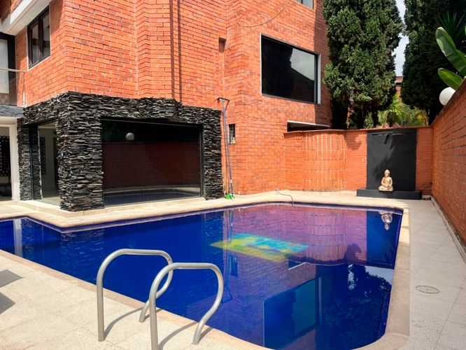 Casa de 4 alcobas en arriendo en El Poblado, Medellín, 400 m² · foto 18 de 18