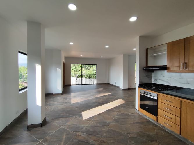Casa de 5 alcobas en venta en Escobero, Envigado, 350 m² · foto 5 de 17